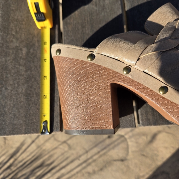 NWT MIA Tan Mules Comfortable Stylish Footwear - Picture 3 of 3